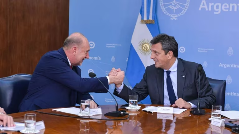 cointreau65's tweet photo. Tres provincias y CABA ya anunciaron que no pagarán la suma fija de $60.000 a sus empleados
Misiones, Santa Fe, Jujuy , tampoco pagaran el bono
Quilombo en puerta #MassaMasTraidor #MassaVendeHumo https://t.co/g9PlpqGyNg