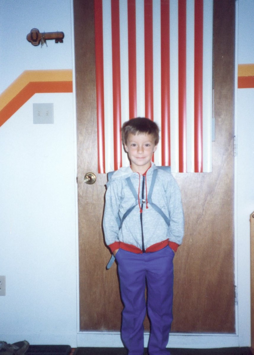 jvbolduc's tweet photo. En 1986, prêt pour débuter ma 2e année 😄 Bonne rentrée aux élèves, parents, professeurs, chauffeurs d'autobus et à tout le personnel de nos écoles ✌️ #BackToSchool https://t.co/vhCsOF1Ljh