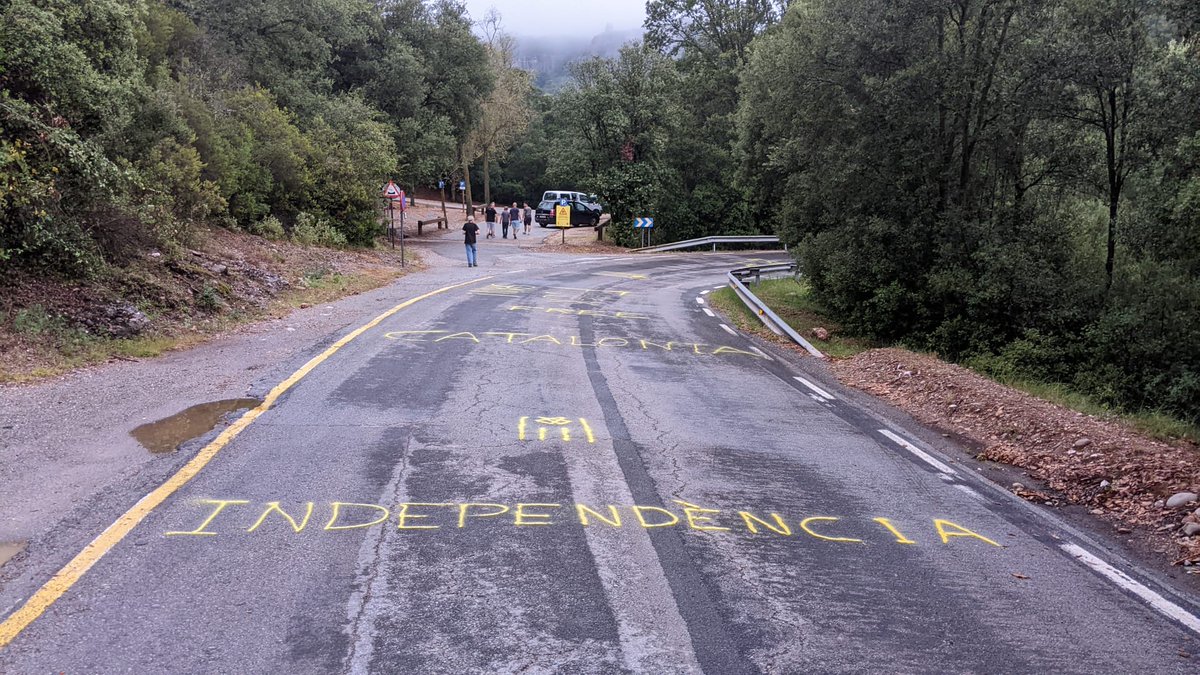 🚧 La Vuelta acaba sense pena ni glòria el seu recorregut pel Principat de Catalunya i el d'Andorra, i ara passarà 4 dies pel País Valencià. Seguim el boicot. Fora la Vuelta dels Països Catalans!