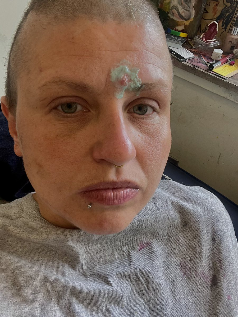 VeeOleynikWM's tweet photo. My creative accomplishment du jour was squeezing my pimple dry, dabbing toothpaste on and washing it off in the shape of a flower. The state of my room implies that I am both #Manic and #Depressed on Do Yer Laundry and a clean Yer Room day! I took a shower tho! Yay! #ThereIsThat https://t.co/ouSoBD6eXZ
