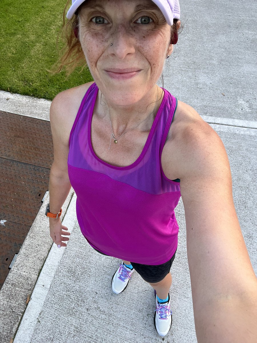 LyndaNethaway's tweet photo. My girl, the one and only @ravbillan! Congratulations you absolutely beautiful soul on your 2,000th run streak!! You are my inspiration, celebrating you all the way today on my 4 mile run. Love you to pieces, you are incredible!! ๐ฅณ๐ฅฐโค๏ธ๐โโ๏ธ #runwithrav https://t.co/aMdmyZD8BS