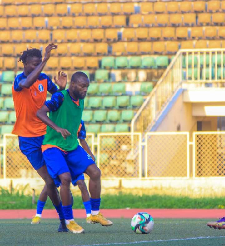 Monday's training session in pix📷

We continue our build up to the new season at the 🏟️Dipo Dina Stadium, Ijebu- Ode.

#WeareShootingStars
#TheOluyoleWarriors.
