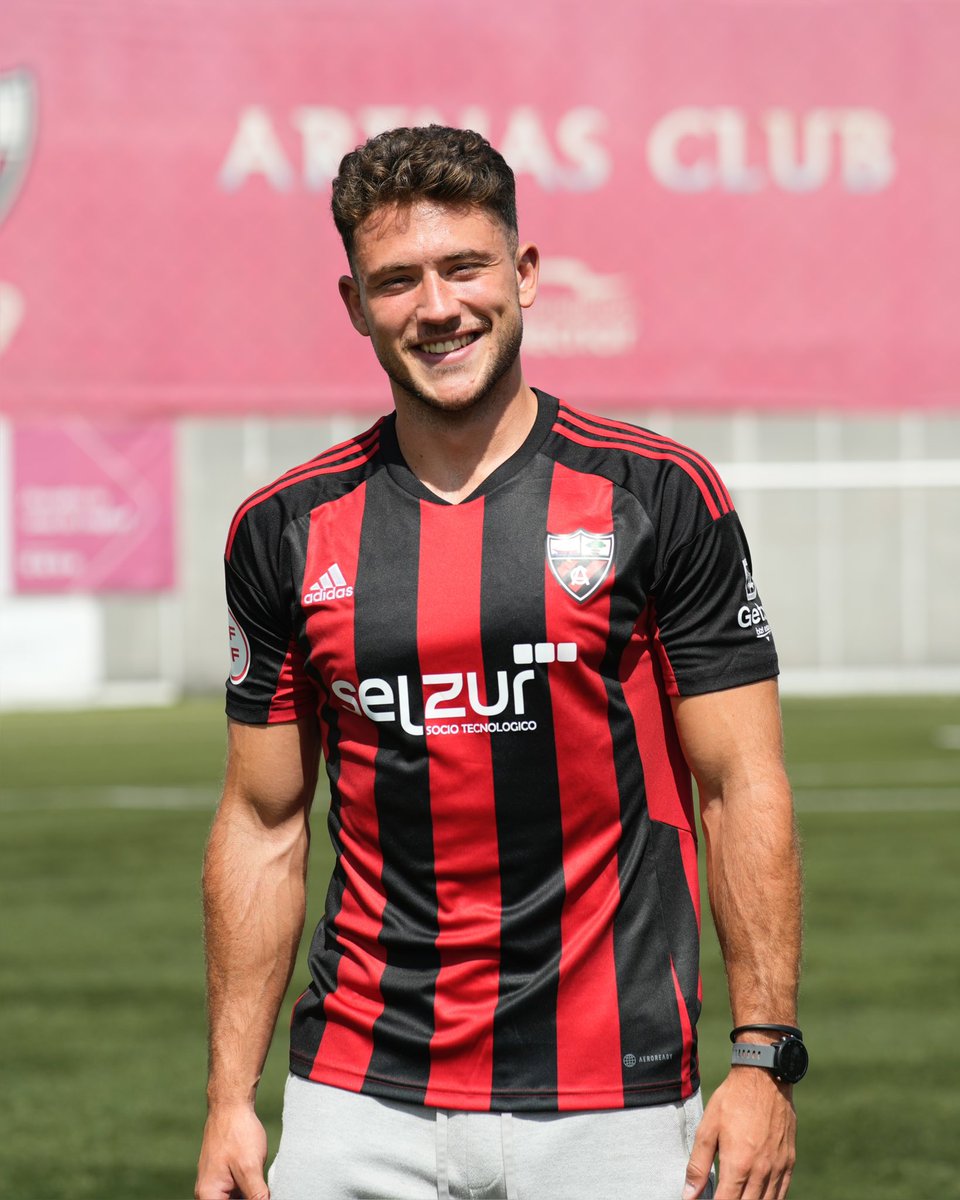 ¡Qué bien sienta! ❤️🖤 

Atentos a nuestras redes sociales para enteraros de cuando sale a la venta nuestra nueva piel para la T23/24 🤩

Viste el histórico, ¡vive el histórico!