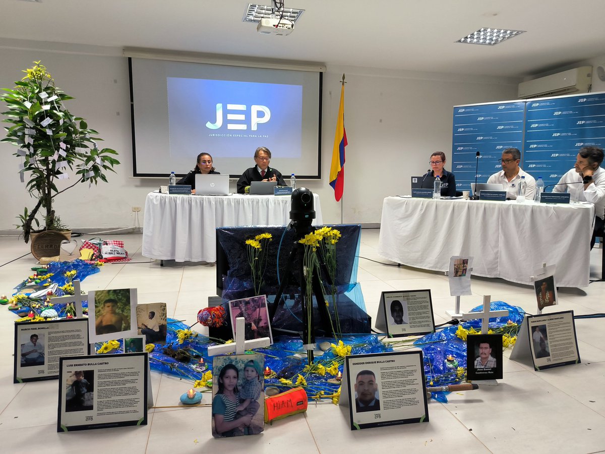 Continuamos con la jornada de la tarde, de la Audiencia Pública de seguimiento de las medidas cautelares de los cementerios de San José del Guaviare.

Transmisión en vivo:👇 youtube.com/live/0wDu7oKza…