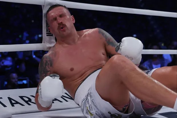 It’s no secret that Usyk wears his shorts high, but should a new belt line be governed for fighters who wear their shorts above the naval? 🤔 #UsykDubois #Boxing