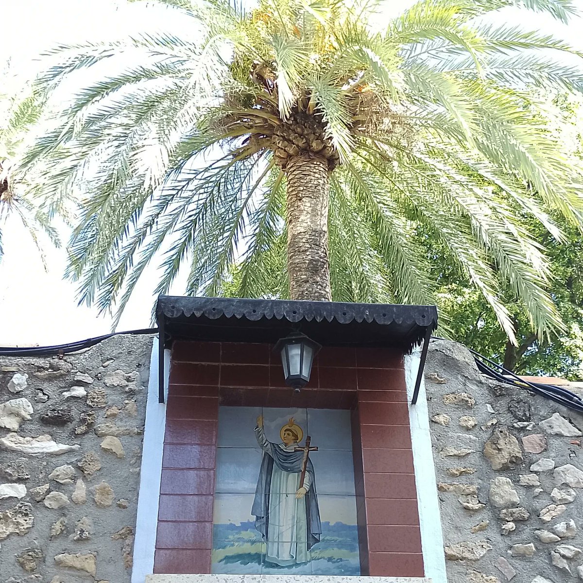 1969mgr's tweet image. Voy a dejar por aquí unas imágenes amables que en cualquier día de trabajo me gusta hacer. Es una terapia que me funciona, buscar cosas bonitas aunque vivas en la rutina absoluta; pues voy y la rompo.
#MuroDeAlcoy