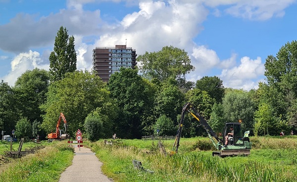 Stadsecoloog Vlaardingen Melitta van Bracht: 'Ik heb een hekel aan hoveniers'

'Als mens staan we niet boven de natuur, maar wij -zoogdieren - maken onderdeel uit van de natuur'

Stadsecoloog deed pittige uitspraken voor de camera van <a href="/jwdeboer7/">Jan Willem de Boer</a> 

deschiedammeronline.nl/artikel/detail…