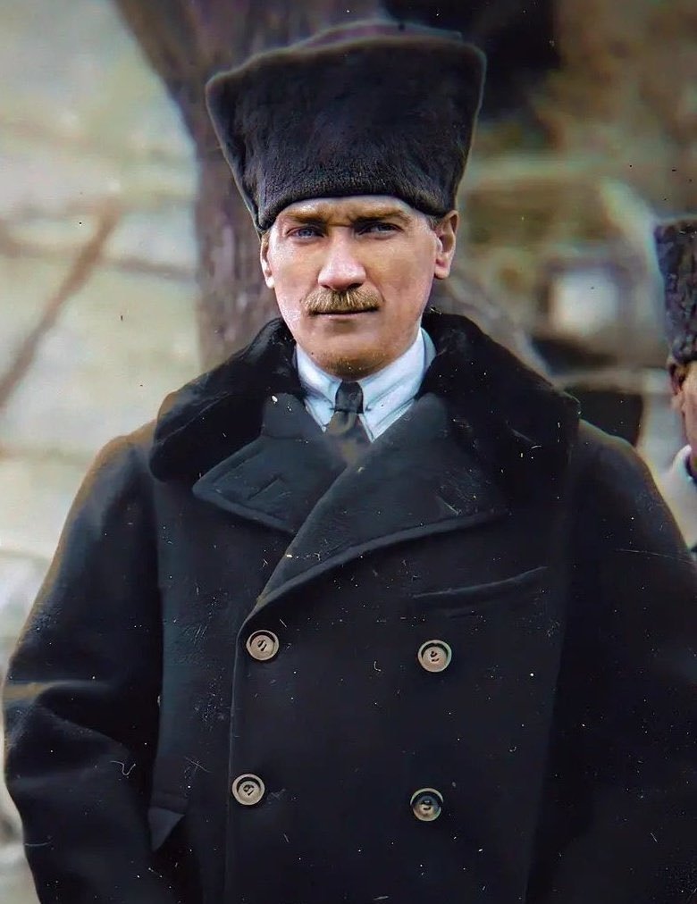 Eyy..! Diye başlayan bir tek sözü dinlerim, O da Atatürk'ün 'Eyy Türk Gençliği' diye başladığı sözüdür. Gerisi tırı vırı.. #30AgustosZaferBayramı 🇹🇷