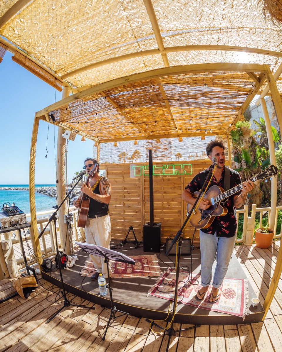🌴🏖️La música en directo se disfruta aún más junto a la playa de #Benalmádena  🫶
¿Nos acompañas? 🎶

#lovingBenalmádena ❤️
📸 <a href="/tulum/">Tulum, MX</a>.benalmadena 
#VenABenalmádena #costadelsol #Benalmadena #malaga #andalucia #spain #playaTorrevigía #Benalmádena