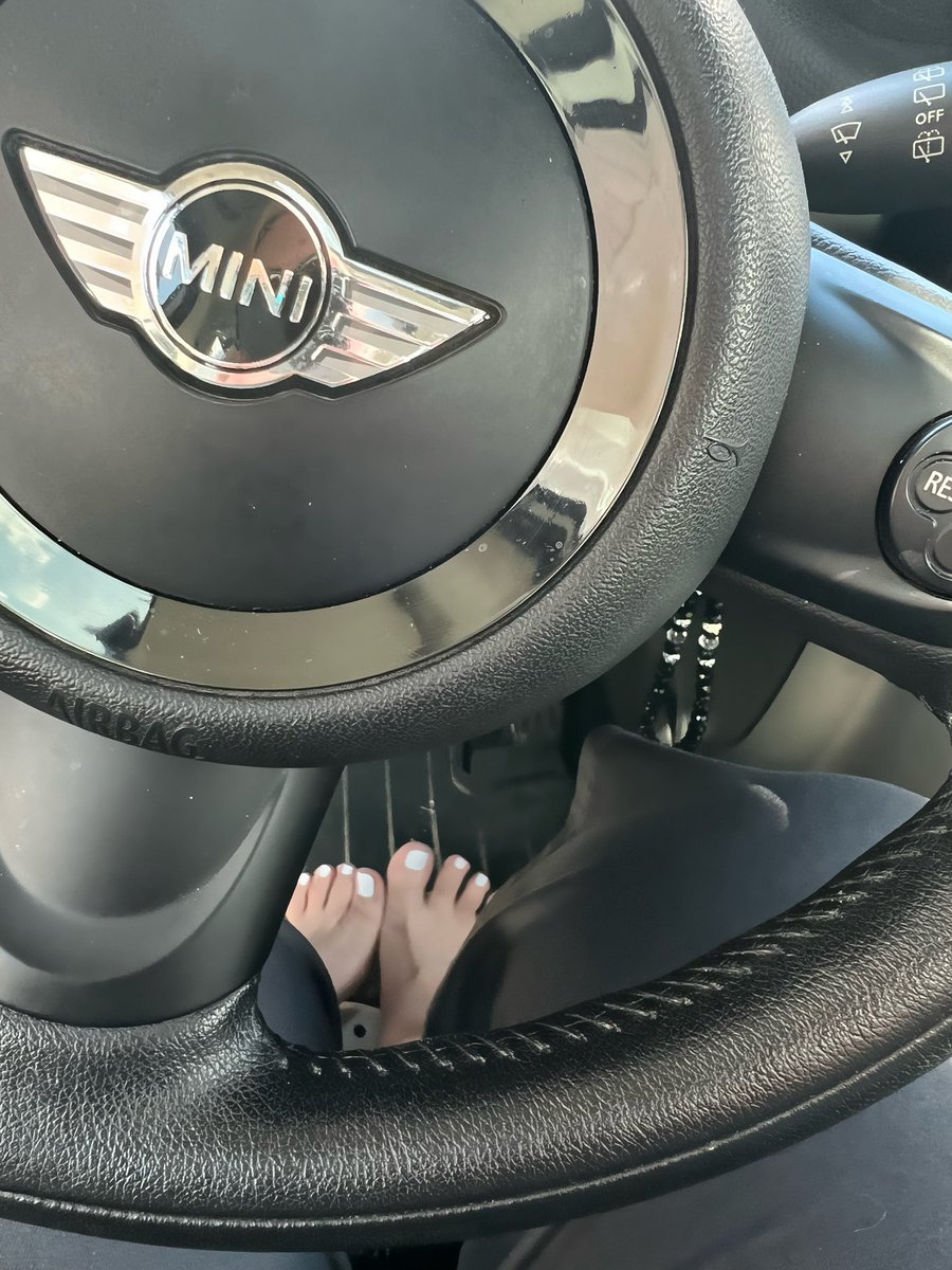 beeivanna's tweet photo. Where are my car peeps at? I LOVE messing around in my Mini! π£π¦π
Link is in the bio
#plussizefeet #plussize #feet #plussizegoddess #toeslovers #paintedtoes #suckonmytoes #thickthighssavelives
#feetfetishcommunity #feetpicsforsale #feetforyou https://t.co/o8RFSa3DEI