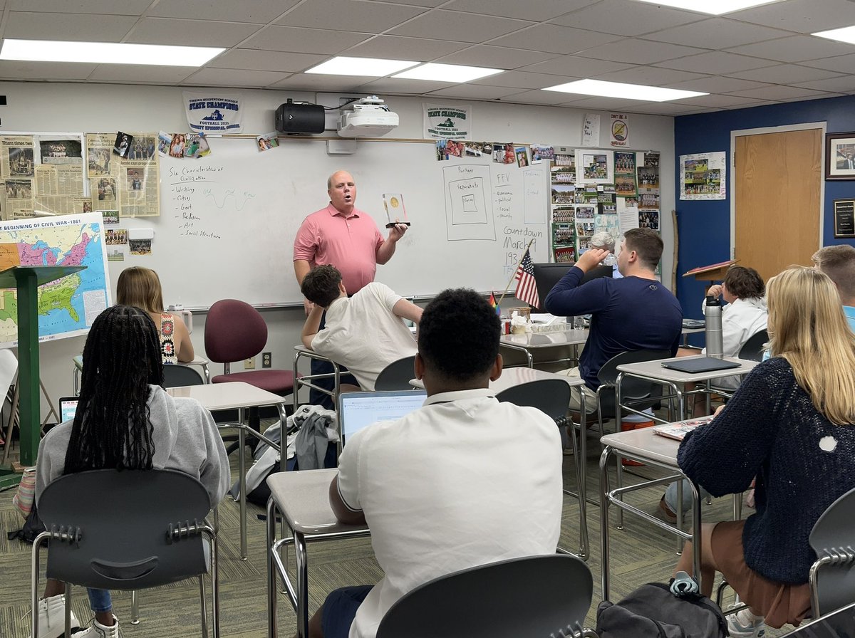 Trinity_RVA's tweet photo. Thank you @LaneCtvsports for visiting our Titans today! Amazing advice for our Sports & Media Class! #futuresportscasters #trinityrva #trinitytitans https://t.co/yk4rxwRepz