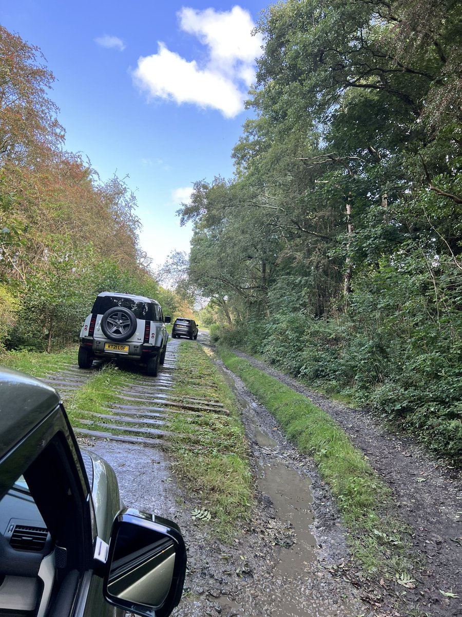 rjpahire's tweet photo. Thank you #destinationdefender had a great time this afternoon at @LandRover_UK Experience North thanks to @LandRover_UK  , all the staff were fantastic, the set up was amazing, the food was fantastic, my son throughly enjoyed the water &amp; the steep drops! #offroad https://t.co/lDk6wbVhbT