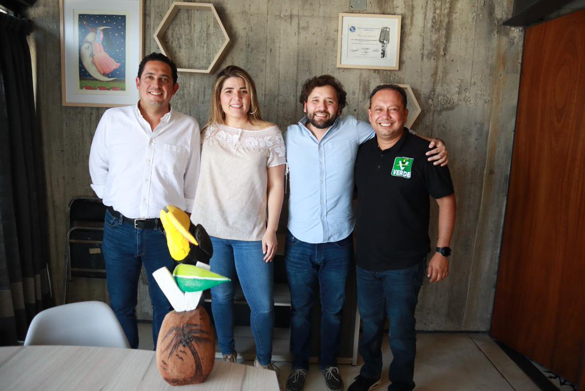 Un gusto saludar junto a la familia del <a href="/partidoverde_oa/">Partido Verde Ecologista de México “Oaxaca”</a> a Lalo Miranda, líder en Tuxtepec quien será un gran apoyo para la transformación en la Cuenca del Papaloapan. ¡Las 8 regiones de Oaxaca se pintan del <a href="/partidoverdemex/">Partido Verde</a>!