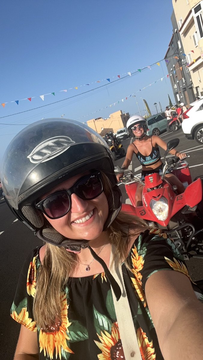 Ellie225D's tweet photo. Dreading home time😭 https://t.co/VvWdnkyB6p