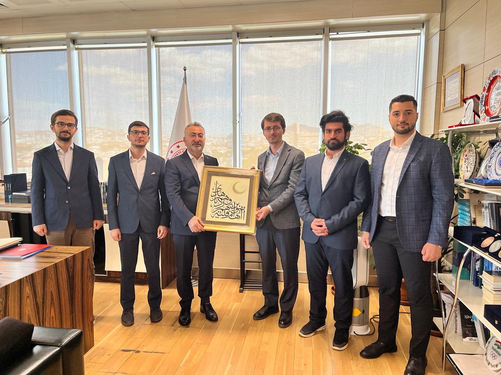 YediHilal's tweet photo. Genel Başkanımız Samet Paçacı ve beraberindeki heyet, GSB Gençlik Hizmetleri Genel Müdürü Emre Topoğlu, GSB Bakan Yardımcısı Enes Eminoğlu ve GSB Bakan Yardımcısı Halis Yunus Ersöz’ü ziyaret etti. 
Nazik kabulleri için teşekkür ederiz. https://t.co/aq3fovbX2T