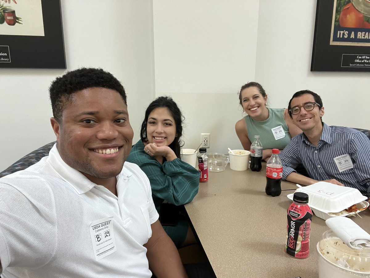 Marking a slow return back from August recess & Congress food coverage today with a visit to the USDA cafeteria alongside @Ximena_Bustillo, @bymarkwalker & @josephzeballos. They just recently added a ton of new food options & more are coming! (and thx to USDA TikTok for inspo)