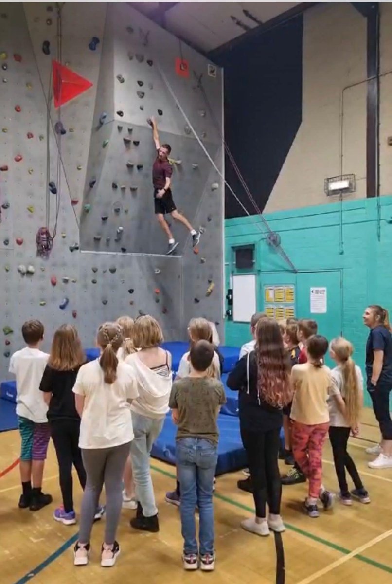 Swaveseyvc's tweet photo. Day1 of our @Swaveseyvc transition summer school for our new Year7 students #energy #smiles #newrelationships 
A peek below of #Sports &amp; #PerformingArts today 
#Bravo to all - see you tomorrow for more!
#extendingtheboundariesoflearning #AchievementForAll #proud @meridiantrustuk https://t.co/Eylu25CiWz