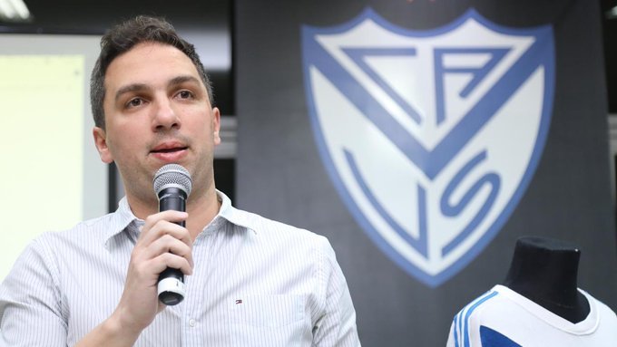 DaleFm97's tweet photo. ● ¡CÓMO LE GUSTA HABLAR A DIEGO GONZÁLEZ... Y POCOS LE CREEN!!!

"... Al hincha le digo que estamos comprometidos, no solo en los refuerzos sino en lo político. Entiendo el enojo y la angustia pero vamos a salir adelante porque Vélez es grande y por su historia". https://t.co/34IL5FC3WG