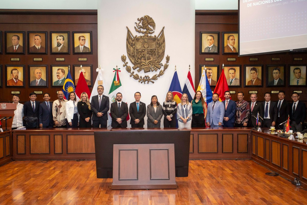 makugo's tweet photo. En Querétaro buscamos alianzas que nos ayuden a impulsar el desarrollo de nuestro estado al siguiente nivel.

Hoy recibimos a los embajadores integrantes de la Asociación de Naciones del Sudeste Asiático para generar colaboraciones y estrechar lazos con importantes regiones y países. ¡Bienvenidos a Querétaro!
