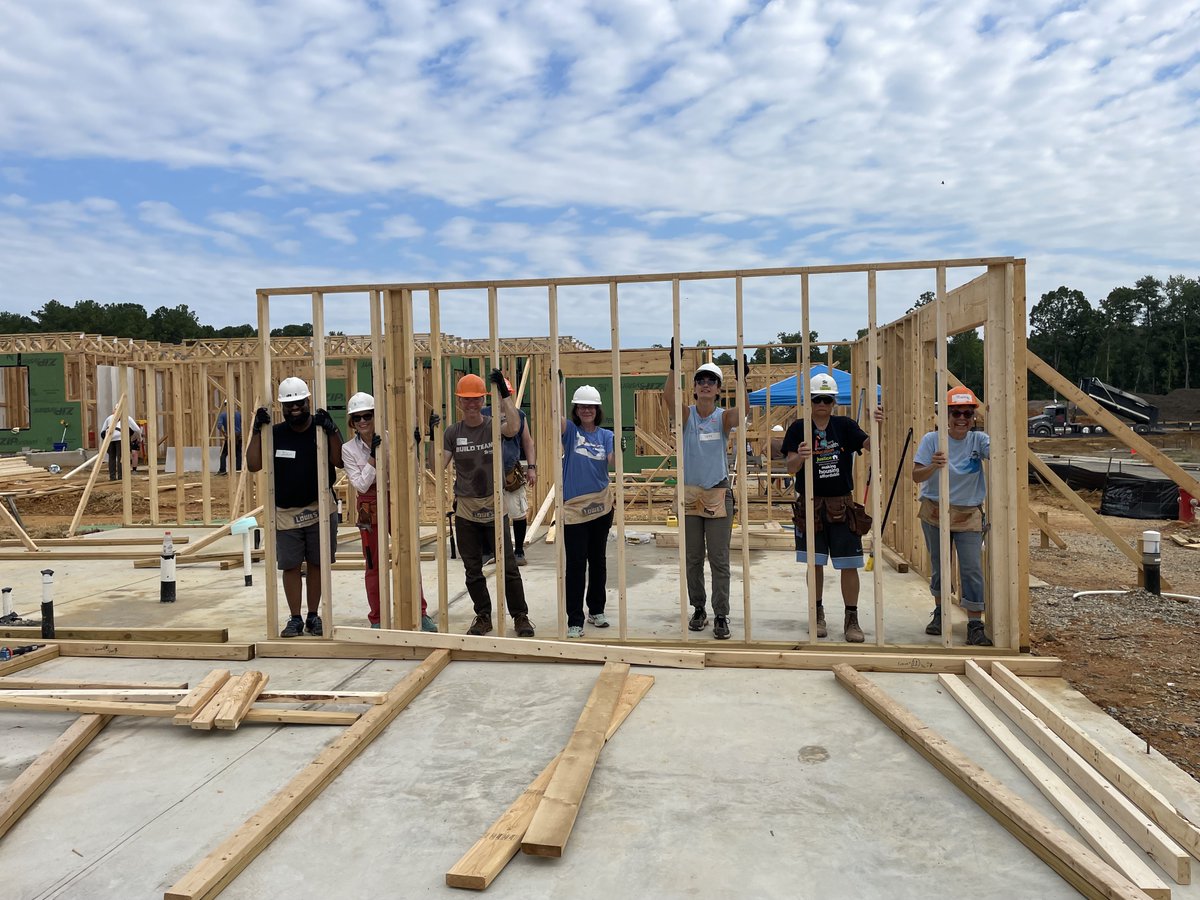 orangehabitat's tweet photo. Our @weaversgrove Capital Campaign committee members finally had the chance to raise some walls on the site they helped raise funds for! Thank you to this committed group who has helped Habitat on and off the site in so many ways. https://t.co/wzRAVXW1E0