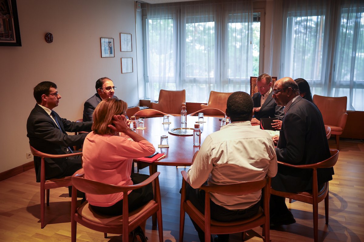 🌏 As Armenian ambassador visits, #WCC reiterates calls to lift blockade of Nagorno-Karabagh <a href="/WCC_IA/">Churches on Internat'l Affairs (WCC-CCIA)</a> #Armenia #peace 🕊️

🔗 oikoumene.org/news/as-armeni…