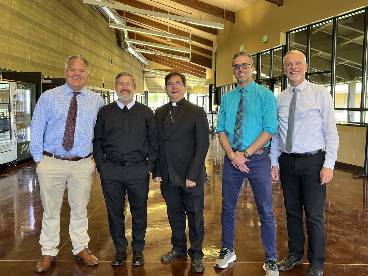 MikeDanielsEdD's tweet photo. I enjoyed recently attending the Mass of the Holy Spirit at @LaSalleYakima &amp; at Justin-Siena HS. Grateful for our @DistrictSFNO community! #Lasallian https://t.co/Ek6bL2tzUs