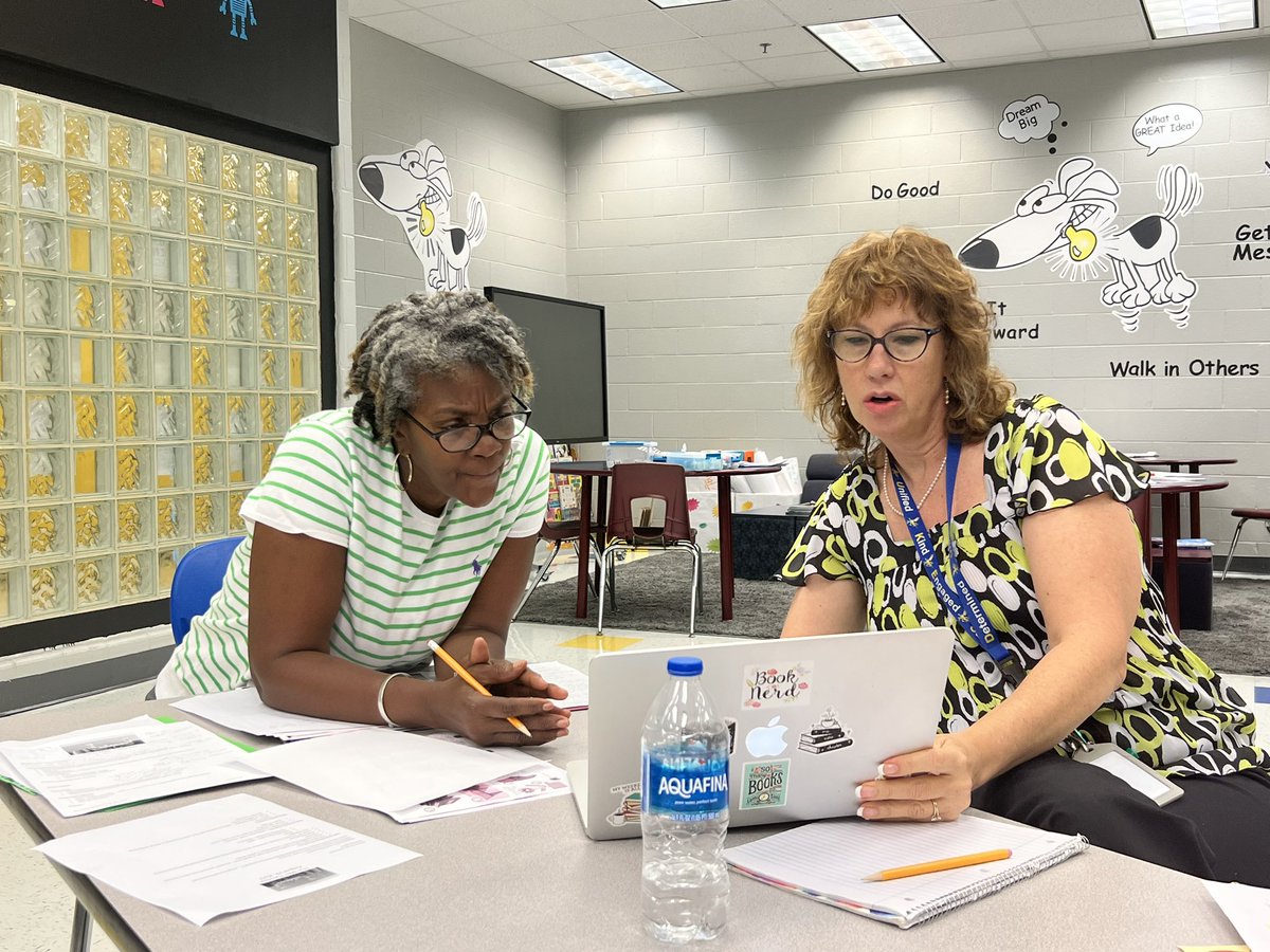 GinnyGills's tweet photo. CCES is getting Amazon #CSReady @codeVirginia after the bell. This team rolled out TechMex Tuesday and are following it with a team meeting.  #ElevateEducatorsVA #ccesdukes #WeAreCUCPS https://t.co/2wxynjBfhv