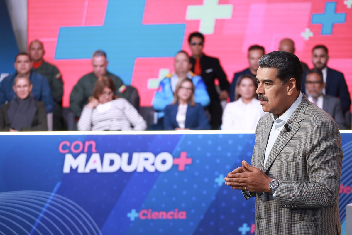 Los soldados y las soldadas de la FANB le han dado una respuesta contundente a los golpistas que pretenden atentar contra la soberanía Nacional. Venezuela seguirá con la moral bolivariana en alto, por la defensa de la Constitución y del Pueblo.