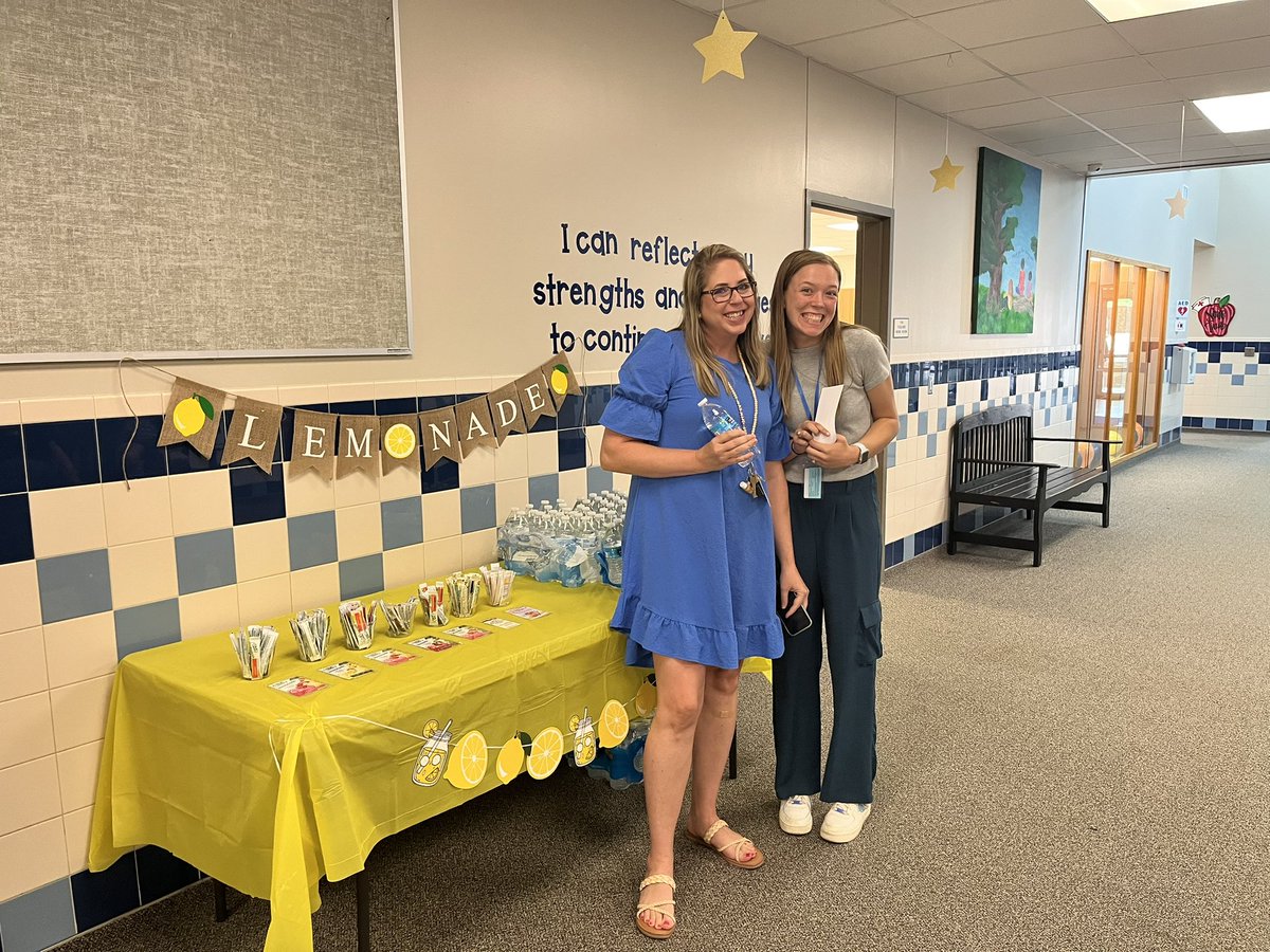 erinu_TX's tweet photo. We celebrated #NationalLemonDay with grab & go lemonade packets for our awesome staff! π We are so thankful for all of their hard work! #WinkleyEmpowers #1LSD https://t.co/gPtuwB9fRO