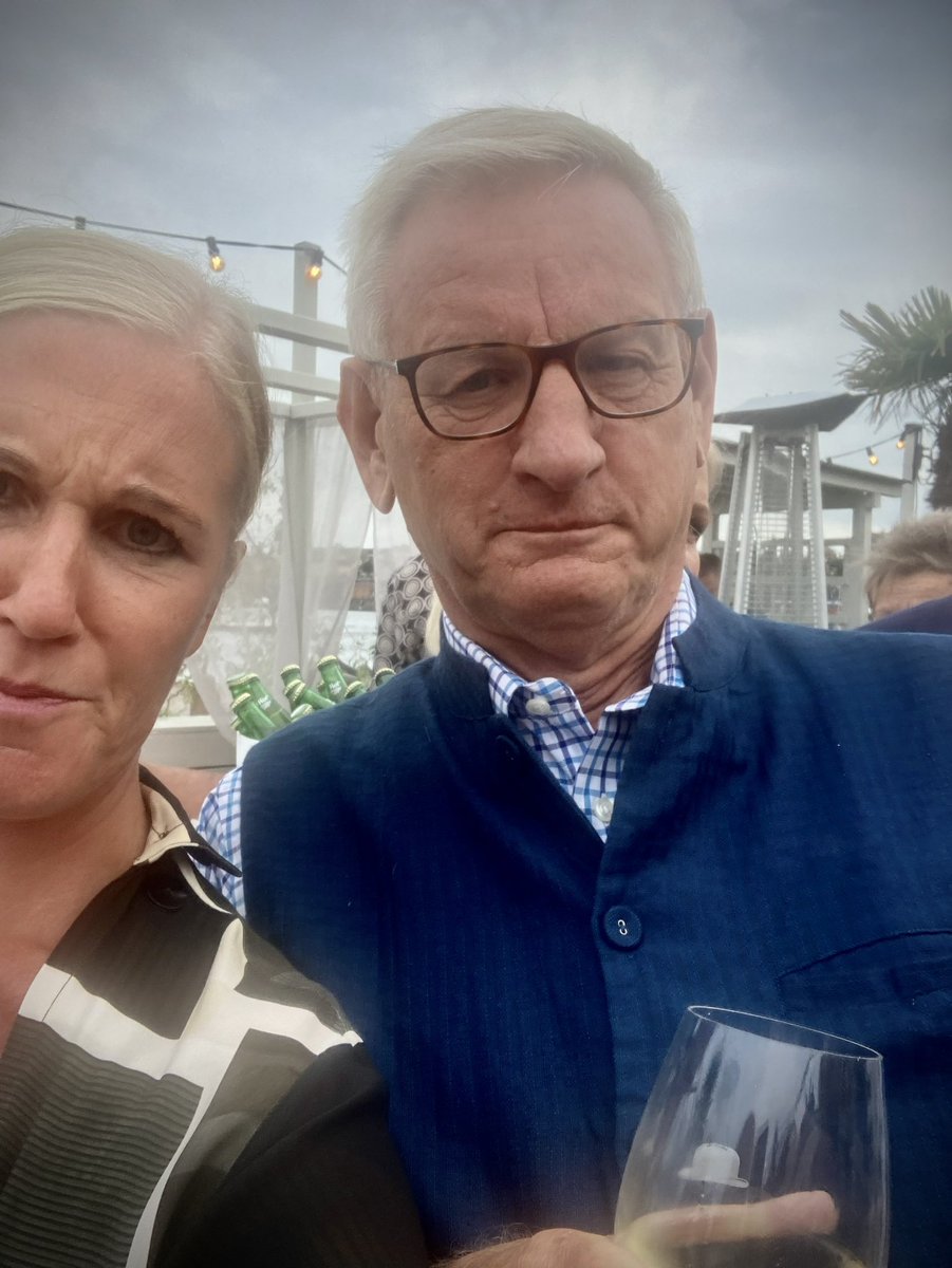 När man diskuterar läget i världen med <a href="/CBildt/">Carl Bildt</a>. 
Sjukt trevligt, trots allt.