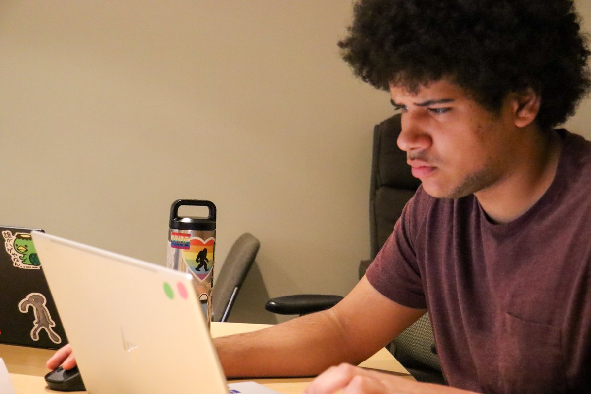 This summer, CHEA piloted the Student Mentoring &amp; Research Training (SMaRT) Program, supported by CAHSS. SMaRT Scholars received training in social science research skills and are matched to faculty projects. 📚✍️📊
saph.umbc.edu/chea%20smartsc…
<a href="/UMBCsaph/">UMBC Sociology, Anthropology & Public Health</a> <a href="/UMBC_CAHSS/">UMBC CAHSS</a> <a href="/UMBCSocSci/">UMBC Center for Social Science Scholarship</a>