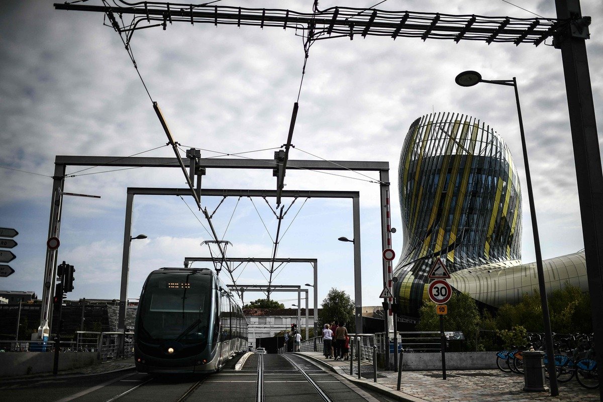 QubRadio's tweet photo. #PolQC #Partielles | Tramway : « La sécurité routière n’a pas été prise en compte dans ce projet ! », dit Jesse Robitaille candidat pour le @PconservateurQc
Écoutez-le au micro de @Marie_Montpetit 🎙️➡️ https://t.co/xEWfmlfnVE https://t.co/JFSY192gt4