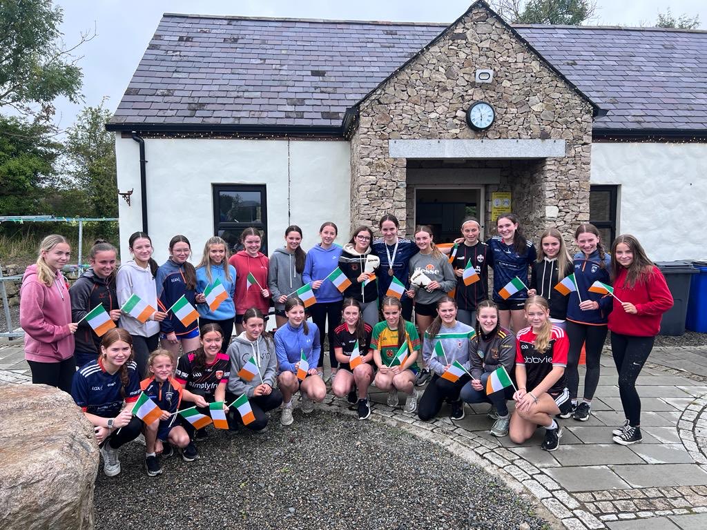 The ⁦@ArmaghLGFA⁩ Under14’s gathered at bluebell-lane.com to celebrate the new European Schools boxing champion Cassie Henderson. A super captain celebrated at a super location. The girls had a ball and more to come from this group in the years ahead. 🥊 🇮🇪 🟠⚪️