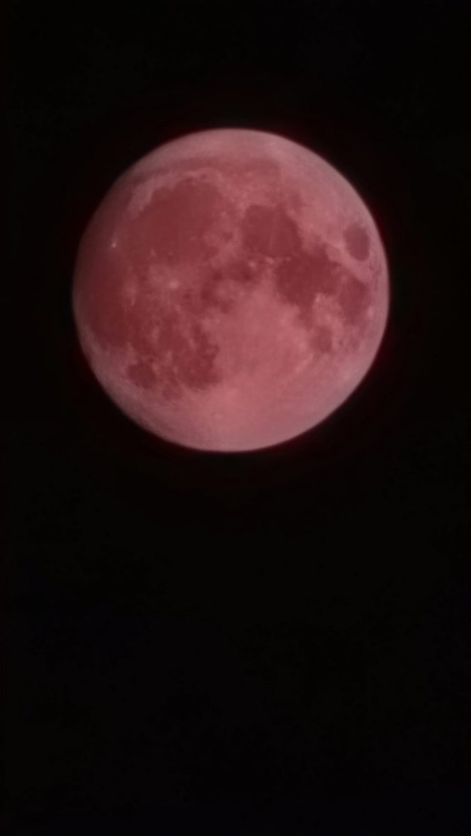 SoZen2009's tweet photo. Une magnifique Lune Rose à #Paris #lunerose https://t.co/eA8V5RWTie