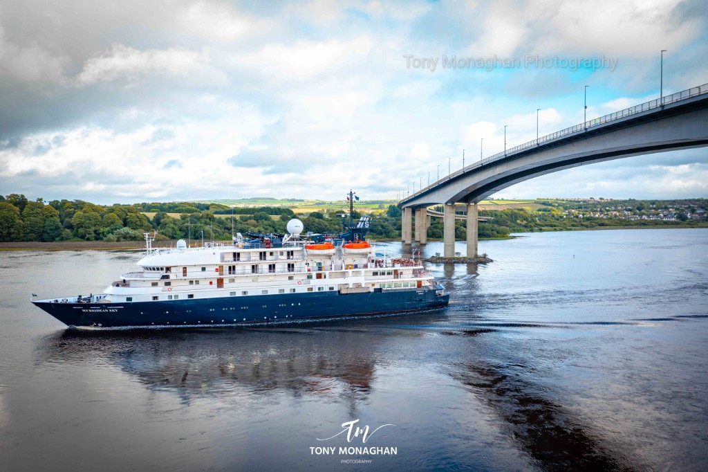 tmonaghanphotos's tweet photo. The Hebridean Sky cruise ship pictured today departing Derry - en route to it's next scheduled destination
#CruiseShip
#Derry
#RiverFoyle
#FoyleBridge
#NorthernIreland
#Photographer
@angie_weather
@barrabest
@WeatherCee
@bbcniweather
@FoylePort https://t.co/fCnqlvk7ap