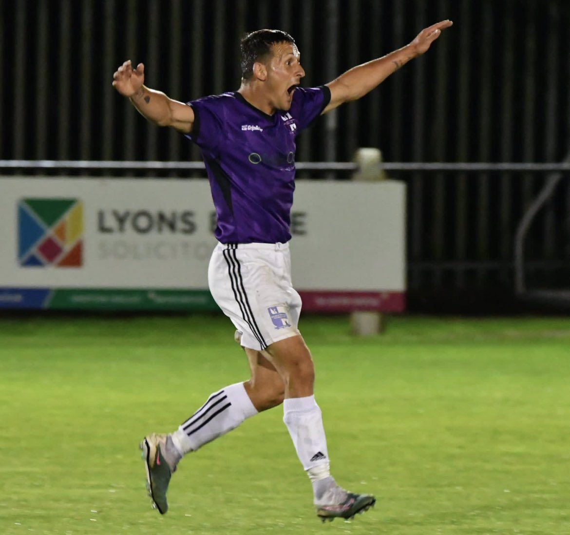 What a win! The boys have done it again with a huge win away V <a href="/Mallet_AFC/">Shepton Mallet AFC</a> 

FT: <a href="/Mallet_AFC/">Shepton Mallet AFC</a> 1-3 Swags

Goals from <a href="/nickbuxton1999/">Nick</a> ⚽️ <a href="/minizola/">Bez</a> ⚽️ &amp; <a href="/lucas_vowles/">Lucas Vowles</a> ⚽️

#Swags
<a href="/swsportsnews/">South West Sports News</a>