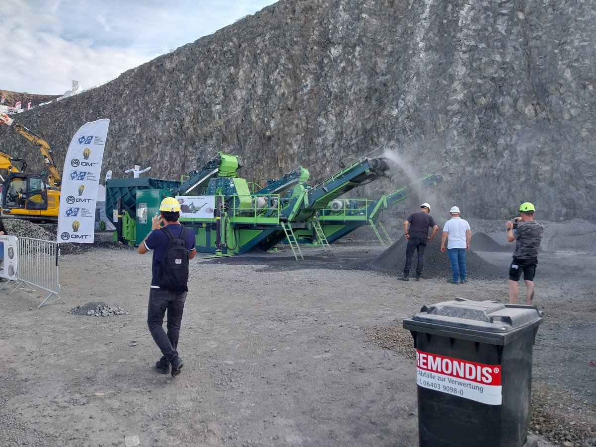 Thank you to everyone who made Stein Expo such an incredible event! Our mining partners, RAF S.p.A. received a lot of interest in their Mobile Crusher (pictured). Check out their advanced approach to producing small gravel here: bit.ly/3OSZpPb 
#mining #aggregate #miners