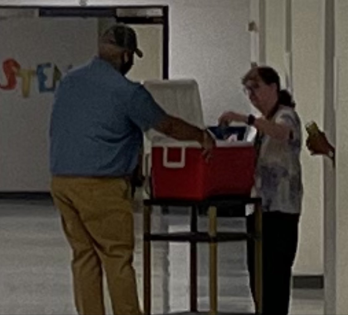 A Smith (@aritmetica_lady) on Twitter photo Mr. Vasser hands out refreshing drinks at dismissal to his fellow teachers! <a href="/Supt_Hamlett/">Dr. Versie R. Hamlett</a> <a href="/OESrockSTARS/">Oakland Elementary School</a> <a href="/oessnookster1/">oessnookster</a> <a href="/FCPSchoolsTN/">Fayette County Public Schools</a> #ITTAKESAVILLAGE! Mr. Vasser hands out refreshing drinks at dismissal to his fellow teachers! <a href="/Supt_Hamlett/">Dr. Versie R. Hamlett</a> <a href="/OESrockSTARS/">Oakland Elementary School</a> <a href="/oessnookster1/">oessnookster</a> <a href="/FCPSchoolsTN/">Fayette County Public Schools</a> #ITTAKESAVILLAGE!