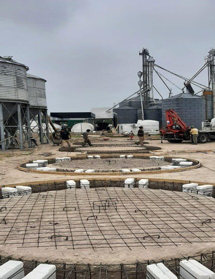 LuisContigiani's tweet image. Con el aporte realizado por @AgriculturaAR a través del programa CoopAR de $ 30.479.410,5, la cooperativa Gral José de San Martín de #Seguí, Entre Ríos, incorporó 4 silos para ampliar el almacenamiento de fertilizantes para los productores.
Más trabajo y producción nacional 🇦🇷