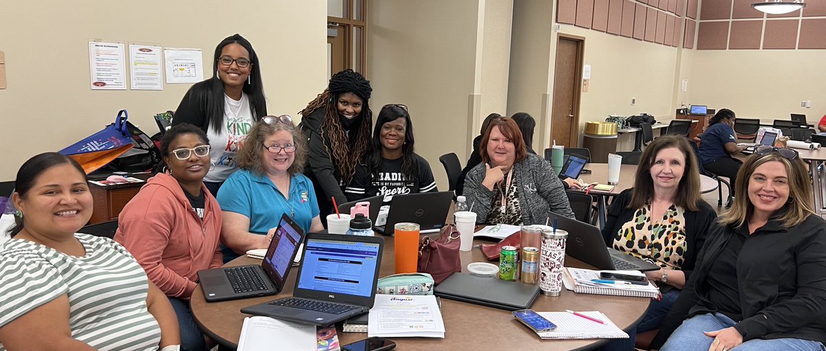 Great day with the Aldine Primary ILS! We worked on goals, book challenge planning, purchasing & more @AldineISD @aldinelibraries @drgoffney @RayMondragon @sherreedjohnson @Griggs_AISD #MyAldine #GrowingReaders 📚