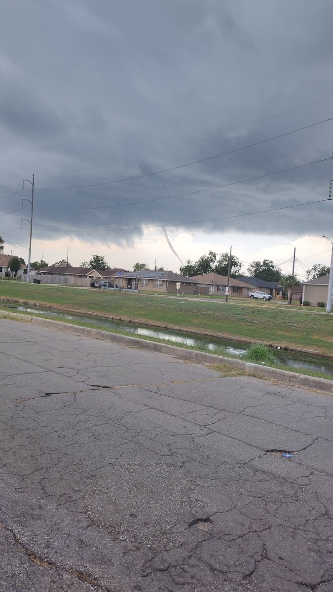Emaculate2's tweet image. Funnel cloud. Hayne and Lakefront area #fox8weather  @FOX8NOLA