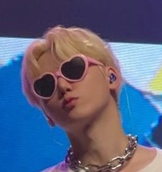 es mi foto fav está dando lu energías!!! 🎀💗🌟🕶️