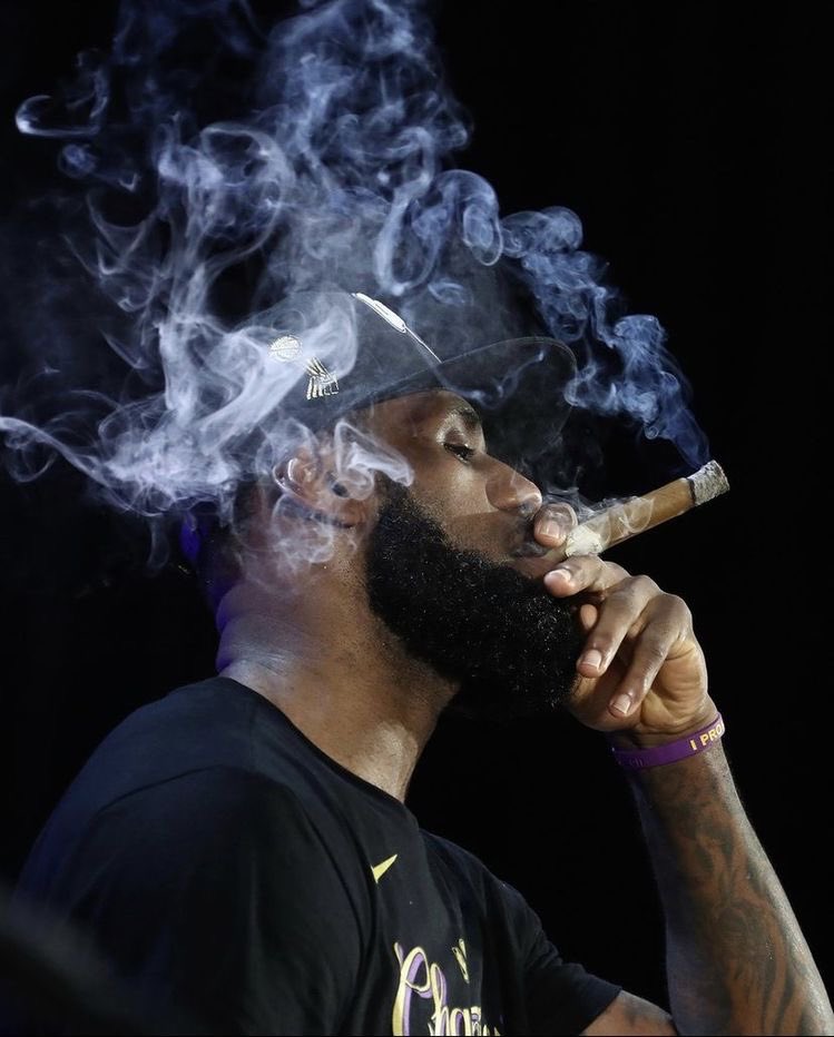 BrasilAD's tweet photo. “O Miami Heat não vencia uma série de Playoffs há 4 anos. LeBron James foi pra lá, e eles foram campeões em seu segundo ano.

O Cleveland Cavaliers não ia aos Playoffs desde que LeBron James saiu. Ele voltou, e eles foram campeões em seu segundo ano.

O Los Angeles Lakers não ia aos Playoffs há 6 anos. LeBron James foi pra lá, e eles foram campeões em seu segundo ano.

É isso que LeBron James faz.”