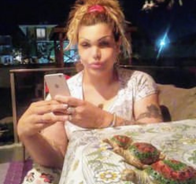 "askim aramissin gormedim" mesajini atmak icin telefonun kapanmasini beklerken me