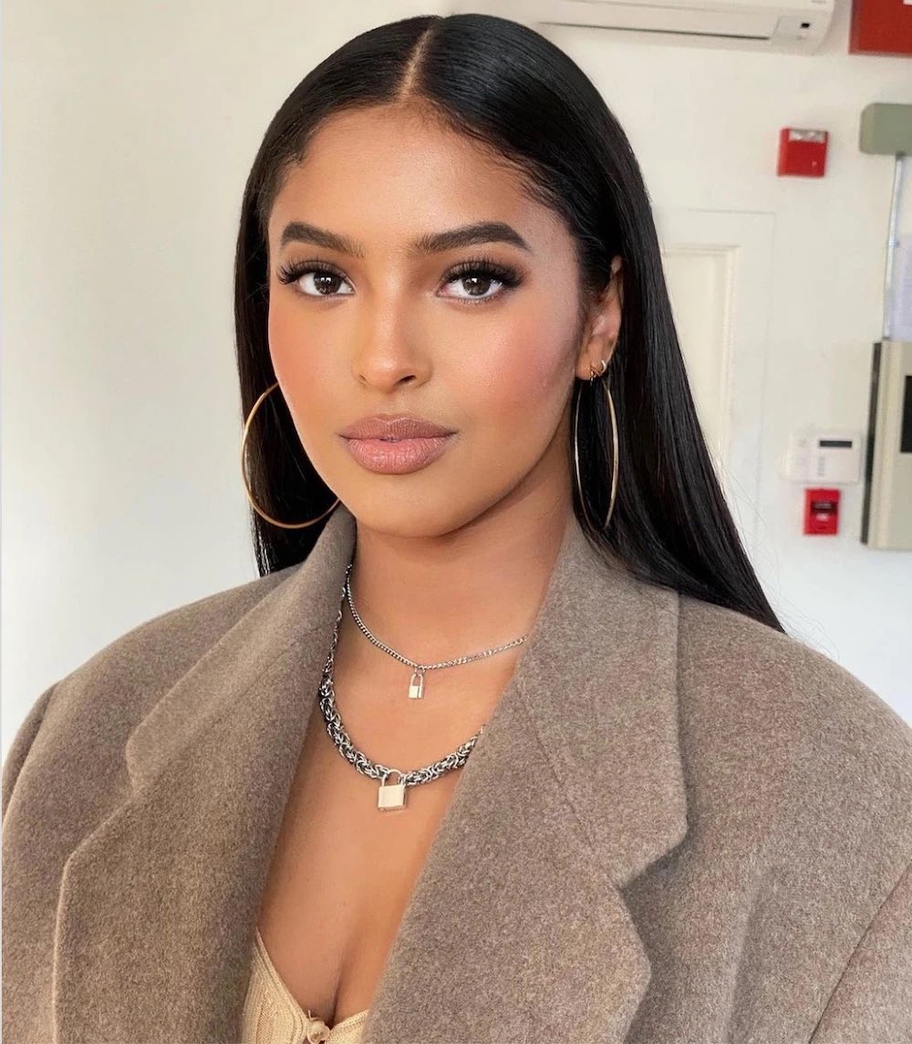 LegionHoops's tweet photo. Kobe Bryant’s daughter, Natalia is throwing out the first pitch at the Dodgers game on September 1st. 💜 https://t.co/JpuS33vZF3