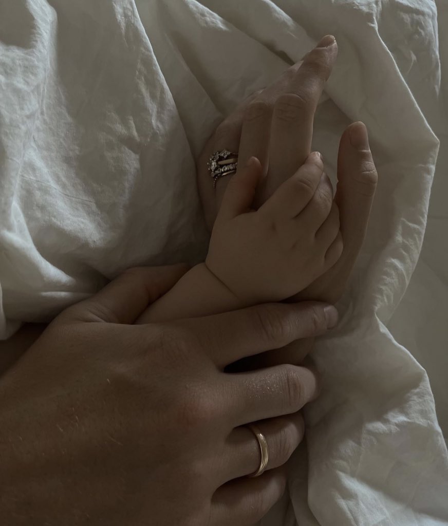 1flowery_'s tweet image. 𝑂𝑛𝑒 𝑑𝑎𝑦 🤎