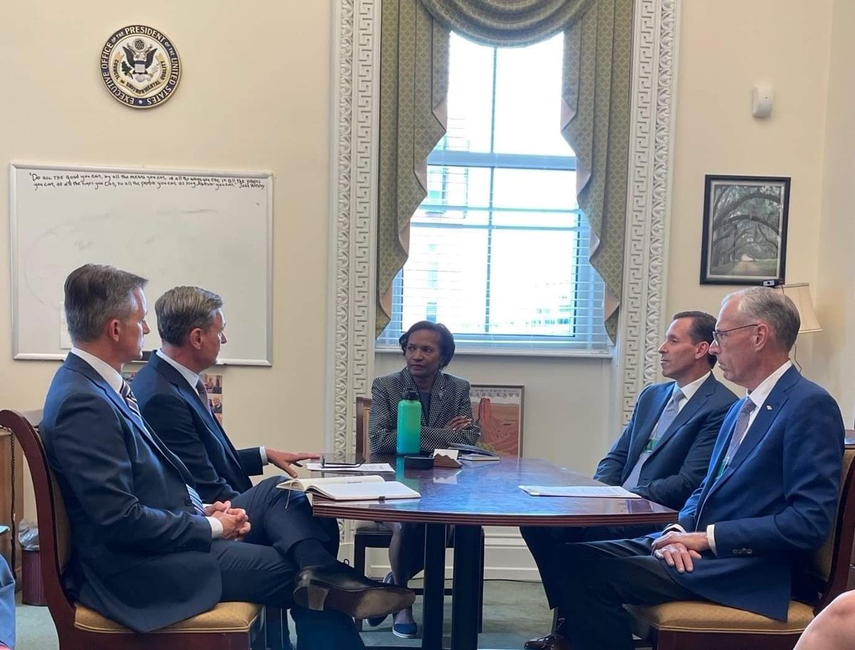 Peter Vanacker (@peter_vanacker) on Twitter photo It was an honor to meet
@WHCEO Chair
<a href="/BrendaMallory46/">Brenda Mallory</a> last week to discuss how the private and public sectors can support a circular #plasticseconomy.
We salute the Administration's leadership to reach a
#PlasticPollutionagreement at the
<a href="/UN/">United Nations</a> level. <a href="/WhiteHouse/">The White House</a> It was an honor to meet
@WHCEO Chair
<a href="/BrendaMallory46/">Brenda Mallory</a> last week to discuss how the private and public sectors can support a circular #plasticseconomy.
We salute the Administration's leadership to reach a
#PlasticPollutionagreement at the
<a href="/UN/">United Nations</a> level. <a href="/WhiteHouse/">The White House</a>