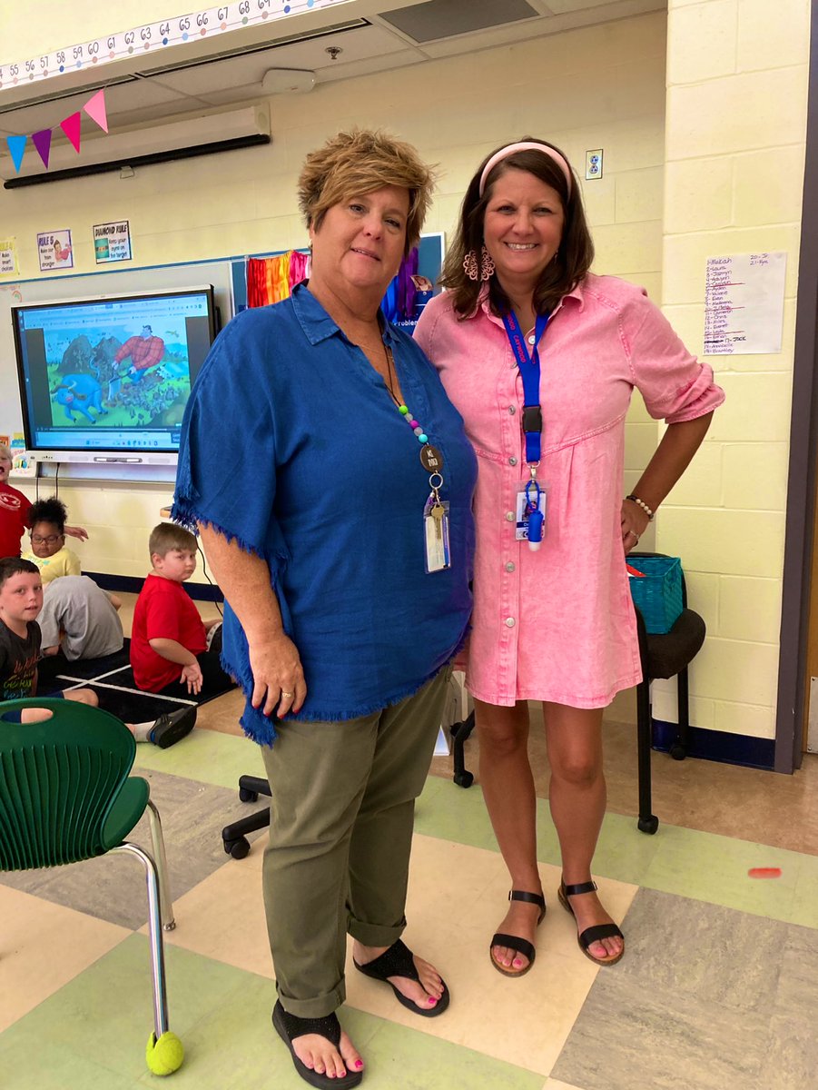 🎶 Reunited and it feels so good!🎶. Love me some Brenda Ryder and after all these years we are together again in Kenton!!! #caywoodcomets #itslikedisney #happiestplaceonearth 💙❤️💫
