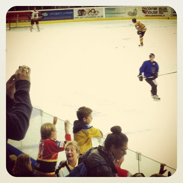 panther_daz's tweet photo. On this day 13 years ago, took @Luca_Sheldon to @PanthersIHC open training session, spent the evening trying to catch a puck, now he catches pucks for them 😎 #icehockey #netminder #dreams #longroad #sport #proud #nottingham #panthers https://t.co/2oomOiAe3A