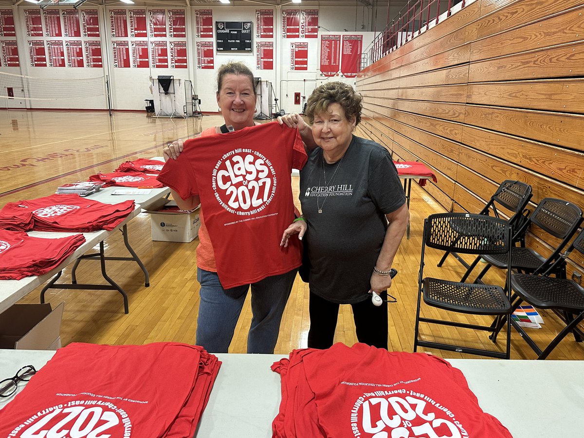 CHHSEAST's tweet photo. Thank you to everyone who helped make 9th Grade/New Student Orientation a success today: Peer Leaders, the @CHEdFoundation (who generously donated those awesome Class of 2027 shirts), Crimson the cougar, and faculty/staff volunteers. We couldn’t have done this without you all! https://t.co/Qd3t3kk3Xi
